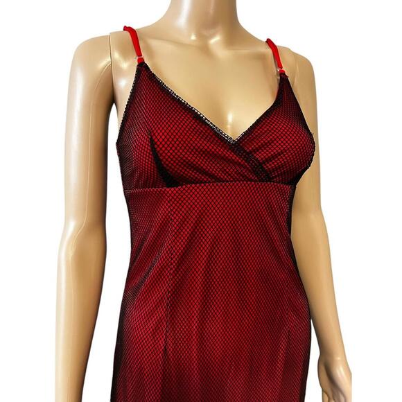 Seductive Red Mesh Nightgown - Picture 2 of 4